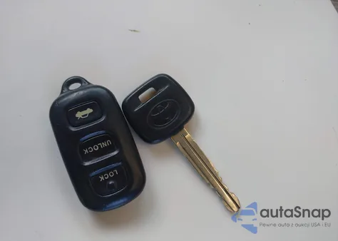 2003 Toyota Camry Le z USA, uszkodzony, nr VIN 4T1BE32K23U705725